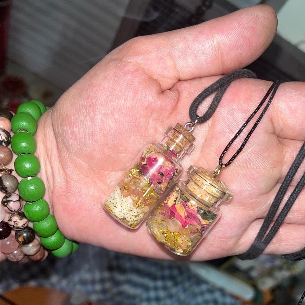 Glamour Necklace by Empress Spells
